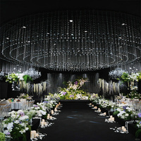 Lustre en cristal en forme d'arche circulaire, suspension verticale avec guirlande de cristaux pour la décoration de salle de mariage, de banquet ou de scène