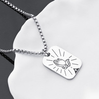 Collier porte-bonheur tendance en acier inoxydable avec pendentif main en prière, style rétro artisanal
