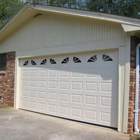 La porte de garage résidentielle automatique en acier isolée en mousse PU de luxe 16x7 avec fenêtres incurvées