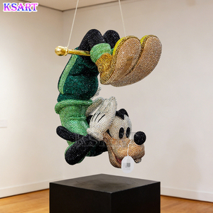 Sculptures de Goofy luxueuses entièrement recouvertes de strass et de diamants, statues suspendues en résine, artisanat d'art - Product Image 3
