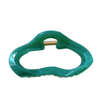 Pince à cheveux rétro en forme de requin, accessoires capillaires simples, grandes pinces nuage creuses en plastique, couleur unie et brillante