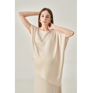 Camisetas transpirables de mujer de Vietnam, de cuello redondo, manga corta, holgadas, de talla grande, lisas, minimalistas, informales, para uso diario en la oficina, todo tipo. - Product Image 1