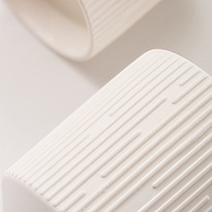 Velas perfumadas de cera de soja de aromaterapia de lujo con tarro de cerámica blanca hecho a mano para decoración navideña del hogar - Product Image 4