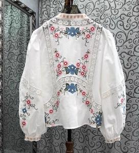 Camicetta da <span class=keywords><strong>donna</strong></span> di alta qualità 2025 primavera camicetta bianca <span class=keywords><strong>gialla</strong></span> da <span class=keywords><strong>donna</strong></span> con ricamo a manica lunga in pizzo camicetta in lino di cotone - Product Image 2