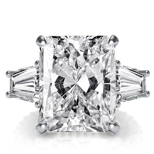 Anello da Cocktail Oversize con Zirconia Cubica Quadrata 12.5x16mm per Donne, Gioiello di Lusso dallo Stile Elegante - Product Image 1
