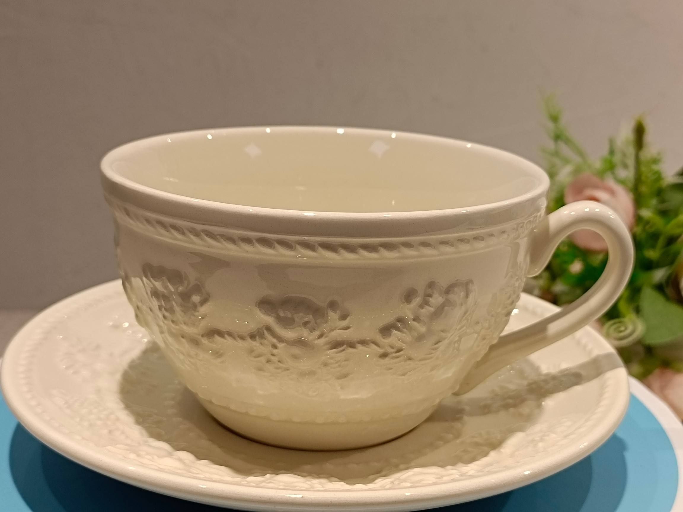 cup and saucer