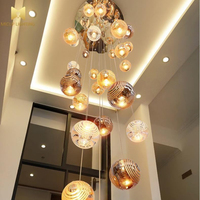 Lustre boule de verre romantique en spirale à plusieurs têtes Suspension de plafond réglable pour escalier Convient pour le salon de l'hôtel