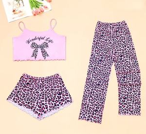 <span class=keywords><strong>Pigiama</strong></span> da Donna a Tre Pezzi a Prezzo di Fabbrica, Set con Canottiere, Pantaloncini e Pantaloni Lunghi, Abbigliamento da Notte <span class=keywords><strong>Sexy</strong></span> Estivo con Stampe Cartoon - Product Image 4