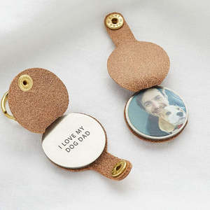 LLavero personalizado de bendición de la paz y juego de etiquetas de perro, llavero con nombre de cuero para llaveros y mosquetones promocionales - Product Image 1