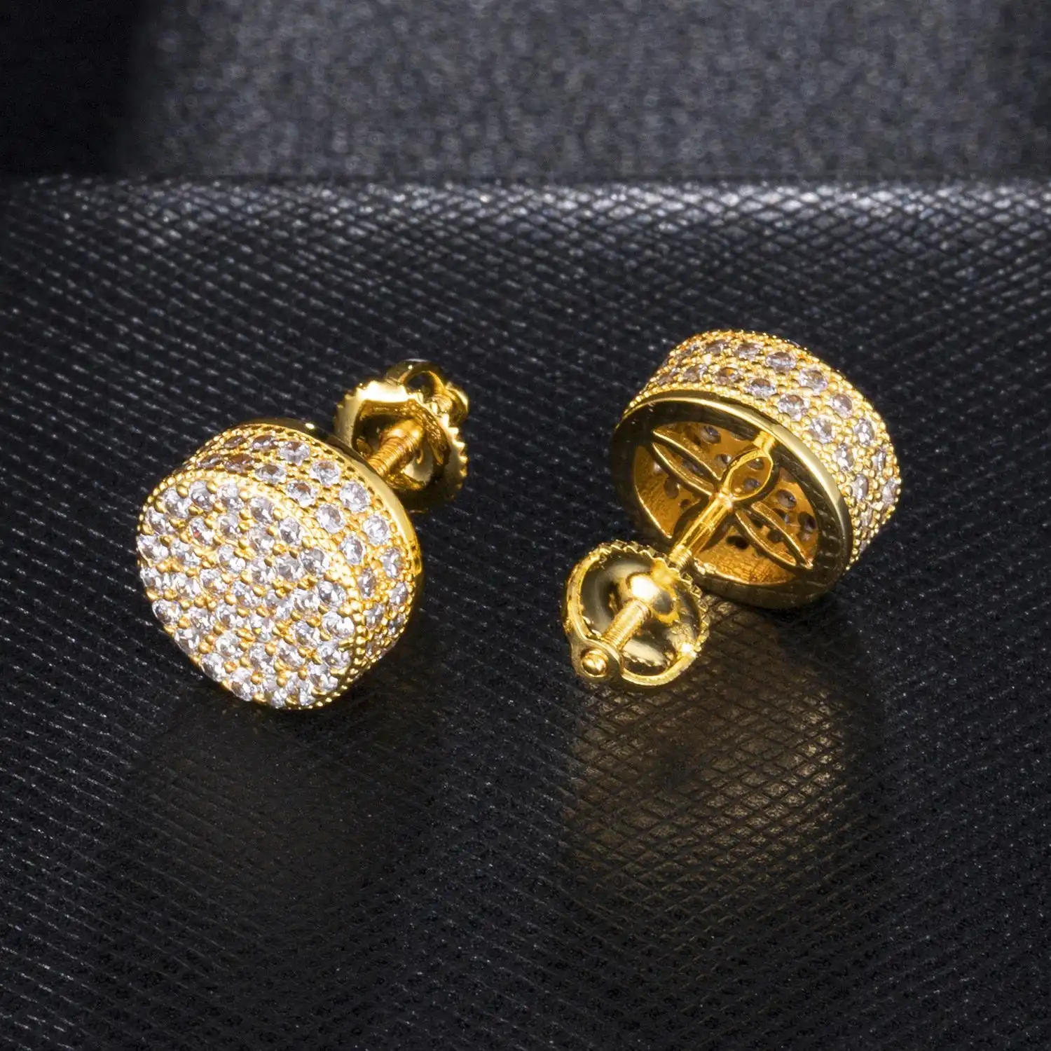 Мужские серьги-гвоздики из серебра 925 пробы с бриллиантом