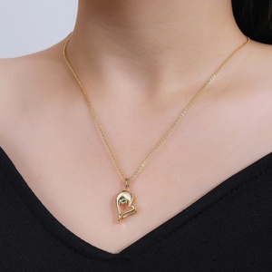 Wholesale the Latest Fashion Couple's Heart Magnetic Clasp <b>Necklace</b> Wholesale Vintage Female Jewelry Set for Gift Party Wedding - Product Image 2
