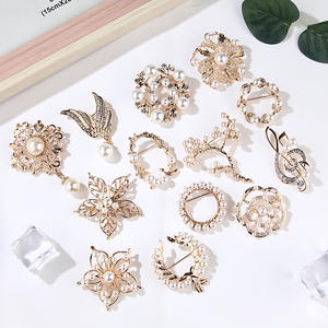 Muestra gratis Popular perla Pin broche al por mayor personalizado flor oro broche Pin China venta al por mayor cristal mujeres broche a granel - Product Image 3