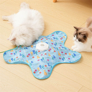 Alfombra <span class=keywords><strong>de</strong></span> Juego Interactiva <span class=keywords><strong>para</strong></span> <span class=keywords><strong>Gatos</strong></span> con Plumas, Juguete Automático con Giro <span class=keywords><strong>de</strong></span> 360 Grados °   Juguete Eléctrico <span class=keywords><strong>para</strong></span> <span class=keywords><strong>Gatos</strong></span> con Movimiento Aleatorio <span class=keywords><strong>para</strong></span> Cazar y Disimular - Product Image 3