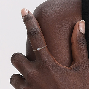 Anillo de Cadena Ajustable con Trébol de Cuatro Hojas y Piedra Moissanita, Chapado en Rodio, Plata de Ley 925, para Mujer, Boda, Compromiso - Product Image 4