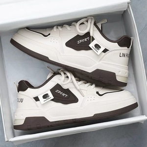 Baskets décontractées pour hommes 2025 – Chaussures de skate blanches respirantes et tendance pour étudiants avec fermeture à lacets - Product Image 1
