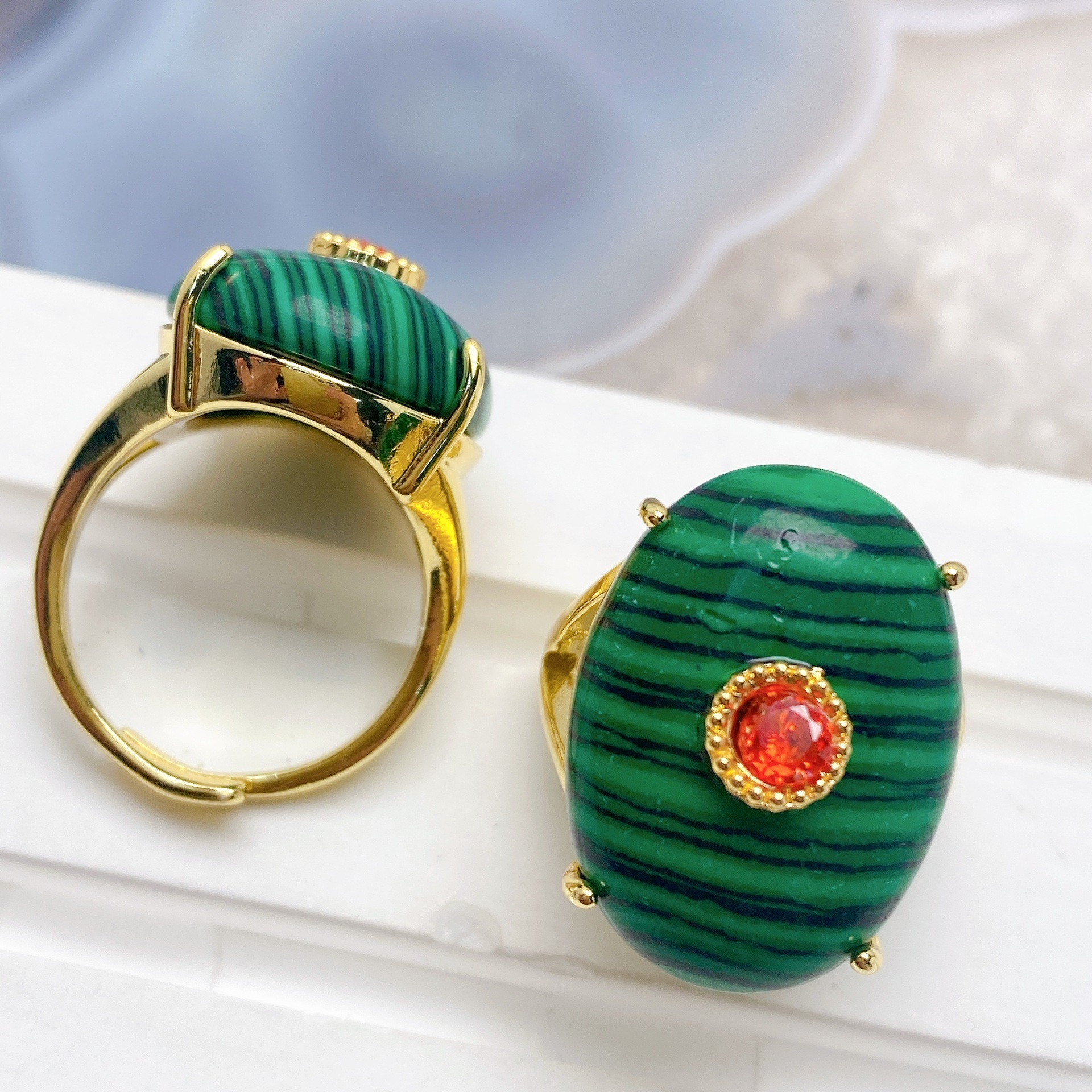 Malachite synthétique colorée