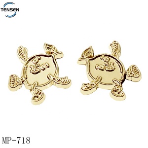 Accesorio de bolsa de placa de identificación de letras de Metal chapado en oro <span class=keywords><strong>y</strong></span> accesorios de mochila emblemas decorativos logotipos de aleación de Zinc en relieve para sombreros - Product Image 5