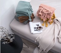 Couverture en tricot doux 100% acrylique 650g avec pompons, style crochet, pour printemps et automne – Couverture décorative pour la maison à prix réduit