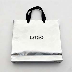 Sacs cadeaux en papier de luxe personnalisés de haute qualité, recyclables, en carton ivoire, avec logo personnalisé imprimé pour la promotion en supermarché - Product Image 1