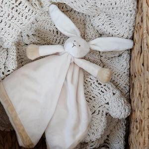 B948 CPC CE Jouet pour bébé Lapin beige <span class=keywords><strong>Couverture</strong></span> de sécurité pour bébé Sucette en peluche Animal en peluche Nouveau-né Tout-petit Fille Garçon Couvertures personnalisées - Product Image 4