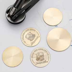 แผ่นทองแดงปั๊มลายวงกลม สำหรับใช้กับตราประทับขี้ผึ้ง สำหรับสมุดบันทึก - Product Image 1
