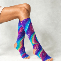 Chaussettes de yoga et de Pilates antidérapantes à bout ouvert, talon ouvert, côtelées, hauteur genou, avec motif par sublimation, personnalisables en gros