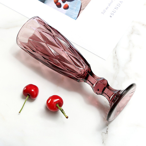 Gobelet à champagne en relief coloré <span class=keywords><strong>Verrerie</strong></span> <span class=keywords><strong>de</strong></span> style rétro Logo personnalisé Drinkware Cadeaux <span class=keywords><strong>de</strong></span> fête <span class=keywords><strong>de</strong></span> mariage avec des matériaux métalliques en plastique - Product Image 5
