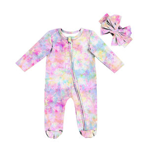 Mono de Dormir con Cierre y Estampado Tie-Dye para Bebé Recién Nacida, Manga Larga, con Volantes en la Parte Inferior, Pijama con Diadema de Lazo - Product Image 1
