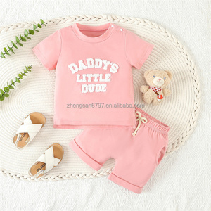 Venta al por mayor clásico estilo casual carta bordado hendidura camiseta pantalones cortos niños bebé deportes traje niños dos piezas conjuntos de verano - Product Image 2