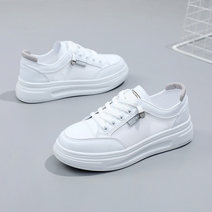 Chaussures plates décontractées à lacets pour femmes, tendance mode été, en maille ajourée respirante, antidérapantes, style sportif, fabriquées en Chine, pour les saisons printemps-automne - Product Image 5