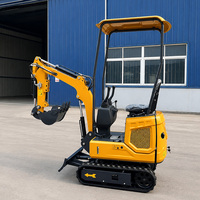 Mini-excavatrice compacte et peu encombrante avec une carrosserie fine, qui se déplace librement dans les chemins étroits des fermes et les allées des serres
