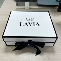 Boîte-cadeau magnétique pliable de ruban pliable de vêtements blancs de luxe Boîte d'emballage de commerce électronique de t-shirt personnalisé avec logo