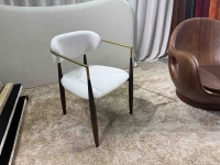 Chaise de salle à manger Jagger en bois massif moderne OEM ODM avec dossier léger - Personnalisable pour un usage domestique et hôtelier