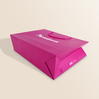 Sac cadeau d'emballage en papier de haute qualité conception UV personnalisée avec poignée en ruban Sacs en papier de luxe avec votre propre logo