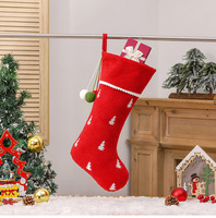 Chaussette de Noël personnalisée avec motif sapin de Noël, nom personnalisé, sacs cadeaux de Noël avec pompon pour la décoration de cheminée des fêtes