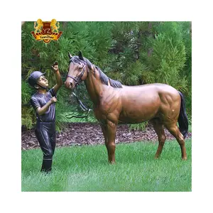 Decorazione del giardino della scuola quadrata all'aperto artigianato in metallo in piedi statua di cavallo in bronzo di rame fuso animale statua di cavallo in ottone a grandezza naturale