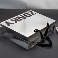 Sacs shopping de luxe argentés réfléchissants avec poignées en ruban, sacs en papier personnalisés faits à la main avec logo, emballage pour boutique de vêtements, utilisation pour chaussures