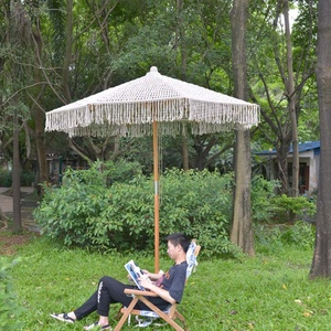 Parasol de plage bohème en macramé - 100% coton et mât en bois massif, idéal pour les hôtels côtiers de luxe et les salons extérieurs - Product Image 6