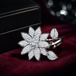 Anello Aperto Regolabile con Micro Pavé Floreale a Foglia per Donna, Gioiello Elegante da Dito - Product Image 4