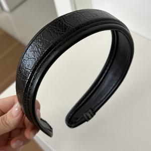 Serre-tête large en similicuir PU style rétro européen et américain, couleur unie, pour la décoration quotidienne des cheveux des femmes - Product Image 4