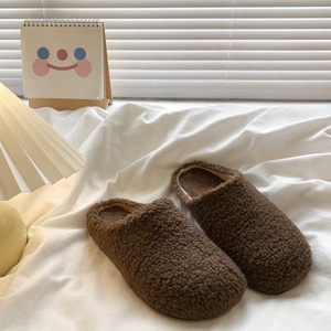 Fabricant sur mesure – Nouveauté Hiver 2025 – Sabots en fourrure pour femme – Marque privée – Bout rond – Semelle souple antidérapante – Mules pour femme - Product Image 3