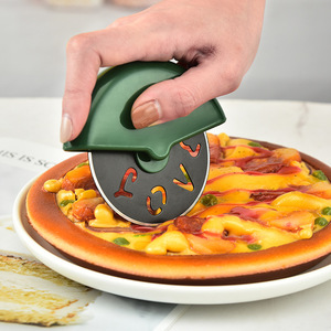 Cortador de <span class=keywords><strong>Pizza</strong></span> con Cubierta Protectora para la Cuchilla, Fácil de Limpiar, Cortador de <span class=keywords><strong>Pizza</strong></span> Manual - Product Image 6