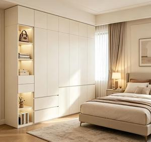 <span class=keywords><strong>Armadio</strong></span> Moderno di Lusso Bianco Crema con Mensole LED Integrate, Mobile Minimalista per Camera da Letto con Cassetti - Product Image 1