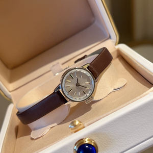 นาฬิกาข้อมือผู้หญิงรุ่นล่าสุดสไตล์โมเดิร์นที่โดดเด่นและล้ำสมัย สามารถผสมผสานได้อย่างอิสระและสวมใส่ไดบ่อยครั้ง - Product Image 4