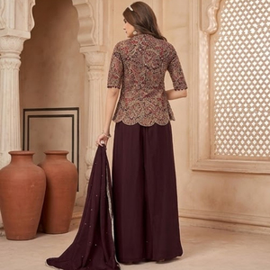 Conjunto de Kurti Corto con Estampado de Vino para Mujer, Pantalones Palazzo Anchos con Corte Acampanado y Dupatta, Ropa India Indo-Occidental - Product Image 4