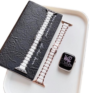 Compatibile con <span class=keywords><strong>Apple</strong></span> <span class=keywords><strong>Watch</strong></span>, cinturino CHARM a tre perle in resina effetto ceramica con chiusura a farfalla 12345679 <span class=keywords><strong>SE</strong></span> - Product Image 6