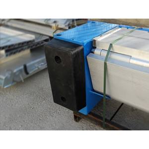 Protector de Muelle de Goma SBR de Gran Tamaño TAM-SPEC, 3 Orificios, Ancho 250xAlto 500xProfundidad 100mm, Duradero para Muelles de Carga - Product Image 5