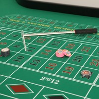 Professioneller Roulette-Spieltisch mit Komplettem Roulette-Rad, Robuster MDF-Rahmen, Individuell Bedruckter Filz für Unterhaltungsorte