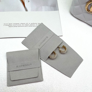 ถุงใส่เครื่องประดับไมโครไฟเบอร์สีเทาอ่อนแบบกำหนดเองพร้อมโลโก้ตามสั่ง - Product Image 6