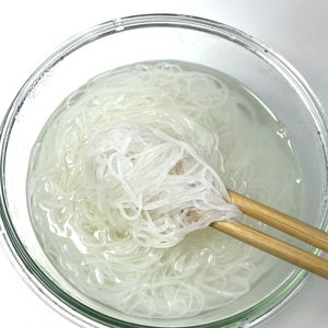 Fideos <span class=keywords><strong>Konjac</strong></span> Shirataki Secos <span class=keywords><strong>de</strong></span> Alta Calidad, Hechos a Mano, Sin Gluten, Ricos en Fibra, Listos para Comer, Disponibles en Caja, Bolsa a Granel - Product Image 2